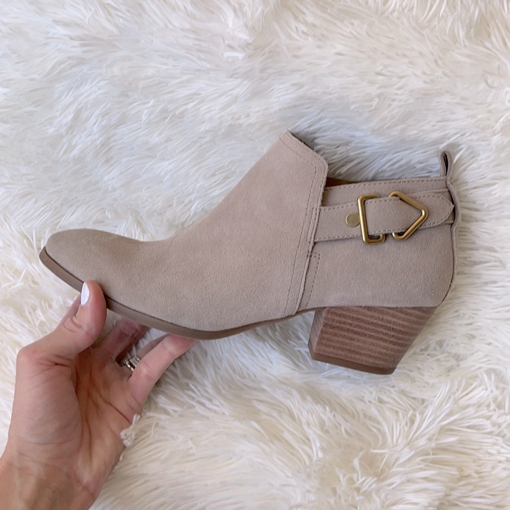 Grey suede ankle boot 7.5